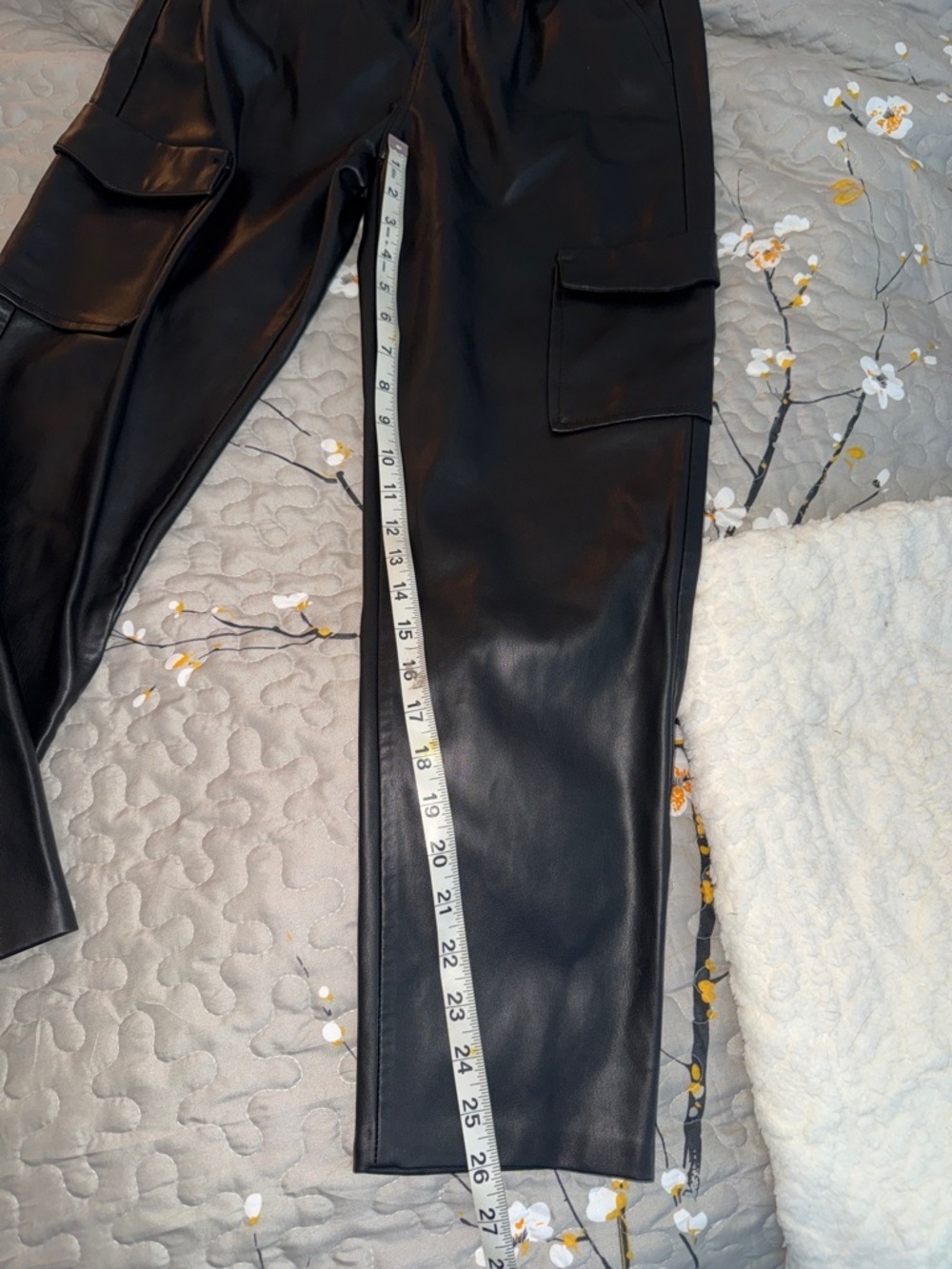 Zara Black Faux Leather Cropped Cargo Pants - Picture 10 of 11